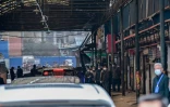 Les véhicules transportant les experts de l'OMS arrivent au marché Huanan, le 31 janvier 2021 à Wuhan, en Chine