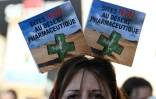 Manifestation au Mans le 18 septembre 2025 dans le cadre d'un mouvement national pour protester contre la décision du gouvernement, depuis suspendue, de réduire le plafond des remises sur les génériques