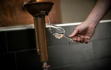 Florent Caston, maître de chais de la distillerie Whisky Twelve, à Laguiole, dans l'Aveyron, le 19 mai 2022