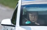 Le patron de Tesla Elon Musk, dans un véhicule de la marque, le 17 mai 2021 à Berlin