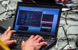 L'Assemblée a aussi approuvé un article élargissant la possibilité pour les renseignements de recourir à des algorithmes, pour traquer et exploiter des données de connexions sur le web