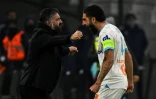 Le capitaine marseillais Samuel Gigot (d) vient d'ouvrir la marque contre Strasbourg pour le plus grand bonheur de son entraîneur Gennaro Gattuso, le 12 janvier 2024 au Stade Vélodrome