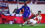 Ousmane Dembele (G) taclé par le défenseur croate Josko Gvardiol, à Split en Croatie, le 20 mars 2025