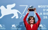 Emmanuelle Seigner reçoit le Grand Prix du Jury pour son mari Roman Polanski, à Venise le 7 septembre 2019