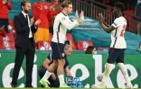 Le milieu anglais Bukayo Saka remplacé par Jack Grealish, lors de la demi-finale de l'Euro contre le Danemark, le 7 juillet 2021 à Wembley 