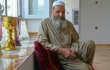 Mir Aslam Amiri, le père du kamikaze Najeebullah Amiri Talha, lors d'un entretien avec l'AFP chez lui à Durani, le 25 mai 2023 dans la vallée de Tangi, en Afghanistan