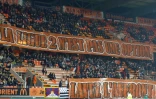 Des supporters de Lorient brandissent des bannières "La Ligue 2 n'est pas une option. Lavez l'affront !", le 29 octobre 2016 lors du match face à Montpellier
