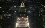 Des milliers de drapeaux illuminées sur la pelouse du National Mall, à Washington le 18 janvier 2021
