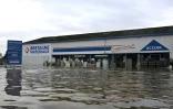 Un magasin Bretagne Matériaux inondé à Redon, en Ille-et-Vilaine, le 31 janvier 2025