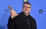 "La forme de l'eau" du mexicain Guillermo del Toro, ici Ă Beverly Hills le 7 janvier, un Golden Globe dans la main, et le drame acide "3 Billboards: Les panneaux de la vengeance" de Martin McDonagh partent avec une longueur d'avance
