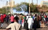 Tirs de gaz lacrymogènes contre des manifestants à Omdourman, une banlieue de Khartoum, le 4 janvier 2022