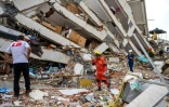 A la recherche de survivants dans les décombres, à Caraballeda, dans l'Etat de La Guaira au Venezuela, le 30 juin 2026