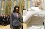Bardish Chagger, toute nouvelle ministre des PME, prend ses fonctions à Ottawa le 4 novembre 2015