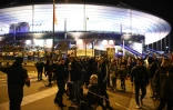 Le public à la sortie du Stade de France, cible de la première attaque jihadiste le 13 novembre 2015 à Saint-Denis