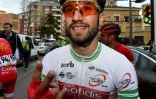 Le Français Nacer Bouhanni, déjà vainqueur la veille, savoure sa 1re place lors de la 2e étape du Tour de Catalogne, le 22 mars 2016 à Olot