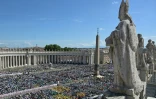 Messe au lendemain des funérailles du pape François, le 27 avril 2025 sur la place Saint-Pierre, au Vatican
