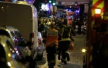 Les secours se précipitent vers le Bataclan le 13 novembre 2015 à Paris