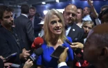 La directrice de campagne de Trump Kellyanne Conway répond aux journalistes le 3 novembre 2016, à Berwyn (Pennsylvanie), après l'allocution de Melanie Trump