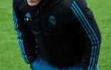 Le technicien du Real Madrid Zinédine Zidane dirige l'entrraînement de son éqjuipe à Valdebebas, le 30 avril 2018