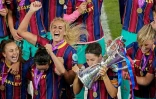 La joie de la Française Kheira Hamraoui (3e g), après avoir remporté avec Barcelone, la finale de la Ligue des Champions face  à Chelsea (4-0), le 16 mai 2021 à Gôteborg