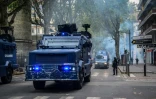 Un véhicule blindé de la gendarmerie, un Centaure, à Lyon, mobilisé dans le cadre des manifestations pour le pouvoir d'achat et les services publics, le 24 octobre 2026