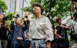 Elizabeth Tang Yin-ngor, ancienne syndicaliste et épouse de Lee Cheuk-yan, devant le tribunal après le jugement de son mari à Hong Kong, le 21 août 2026