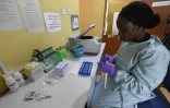 Au laboratoire de l’Institut de recherche et de contrôle de la fièvre de Lassa, une cousine d'Ebola,à l’hôpital universitaire spécialisé d’Irrua, à Irrua, dans l’État d’Edo, au centre-ouest du Nigeria, le 6 mars 2018