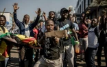 Des partisans de l'opposition au Zimbabwe défilent dans les rues d'Harare, le 1er août 2018.