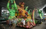 Des éléments de chars du carnaval de 2020 dans un entrepôt de l'école de samba Imperio di Tijaca, le 13 février 2021 à Rio de Janeiro
