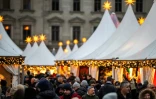 Des visiteurs se pressent sur un marché de Noël traditionnel à Berlin, le 24 décembre 2024