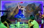 Spectacle de danse traditionnelle dans le restaurant nord-coréen Pyongyang Okryu-gwan, à Dubaï, le 21 septembre 2017Spectacle de danse traditionnelle dans le restaurant nord-coréen Pyongyang Okryu-gwan, à Dubaï, le 21 septembre 2017