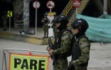 Des soldats en patrouille à Bogota, à la veille de l'élection présidentielle, le 18 juin 2022 en Colombie
