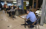 Des personnes dans un restaurant Ă Sydney, le 15 mai 2020 en Australie