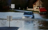 Une rue inondée à Cléon, près de Rouan, le 1er février 2018