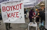 Un café improvisé dans un parc d'Ankara le 2 avril 2025, après un appel de l'opposition turque à une journée sans achat