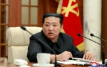 Photo diffusée le 19 janvier 2022 par l'agence nord-coréenne Kcna du leader nord-coréen Kim Jong Un lors d'une réunion du bureau politique à Pyongyang