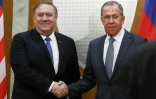 Le chef de la diplomatie américaine Mike Pompeo (g) et son homologue russe Sergueï Lavrov à Sotchi le 14 mai 2019