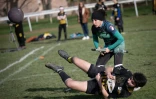 Des joueurs de quidditch lors d'un match entre Paris et Angers, aux Championnats de France à Nantes, le 12 février 2022