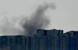 De la fumée au-dessus de Kiev pendant une frappe russe, le 26 août 2024 en Ukraine