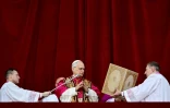 L'Américain Robert Francis Prevost, 69 ans, est devenu jeudi le premier pape venant des Etats-Unis de l'Histoire, sous le nom de Léon XIV, et est apparu face à une foule en liesse place Saint-Pierre au Vatican le 8 mai 2025