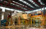 Fuselage avant d'un avion dans un hangar du centre d'assemblage d'Airbus de Tianjin le 1er mars 2016