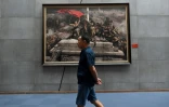 Un homme visite le musée de Nankin en Chine, le 4 septembre 2019