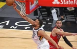 Rudy Gobert vient de contrer le dunk de l'ailier des Bulls Zach LaVine à Chicago, le 22 mars 2021