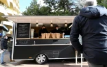 Le "food-truck" du chef Alexandre Mazzia à Marseille le 24 novembre 2020