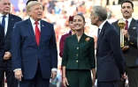 Donald Trump (à gauche) s'entretient avec Mark Carney (à droite), en présence de la présidente mexicaine Claudia Sheinbaum lors de la cérémonie de présentation de la finale de la Coupe du monde de football 2026 à dans le New Jersey, le 19 juillet 2026