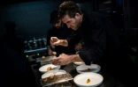 Alexandre Mazzia Ă l'oeuvre dan sson restaurant marseillais le 23 octobre 2018