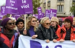 L'actrice Alexandra Lamy (C-G), l'humoriste Muriel Robin (C-D) et l'ancienne ministre de l'Education Najat Vallaud-Belkacem (2eG) participent le 23 novembre 2019 à Paris à la manifestation contre les violences sexistes et sexuelles