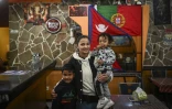 La Népalaise Ritu Khatri dans son café le Nepali à Sao Teotonio (sud-ouest du Portugal), le 16 janvier 2024