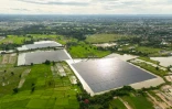 Des parcs solaires flottants dans le district laotien de Hadxayfong, près de Vientiane, le 22 août 2026  
