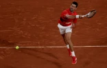Novak Djokovic lors de sa vitcoire sur le Japonais Yoshihito Nishioka au premier tour de Roland-Garros le 23 mai 2022 à Paris